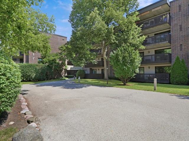 Condo for sale in Gurnee, Illinois