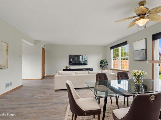 House for sale in Mchenry, Illinois