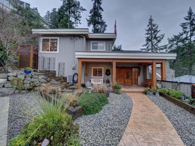 House for sale in Halfmoon Bay, British Columbia