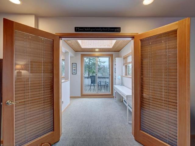 House for sale in Halfmoon Bay, British Columbia