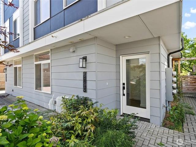 Townhouse for sale in Seattle, Washington