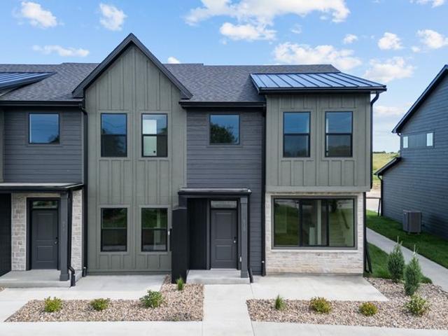 Townhouse for sale in Norwalk, Warren County
