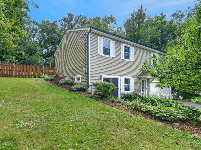 House for sale in Mchenry, Illinois