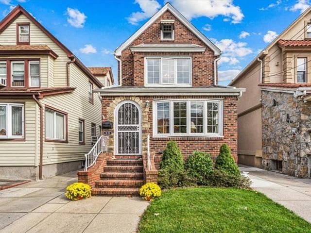 Townhouse for sale in Queens County, New York