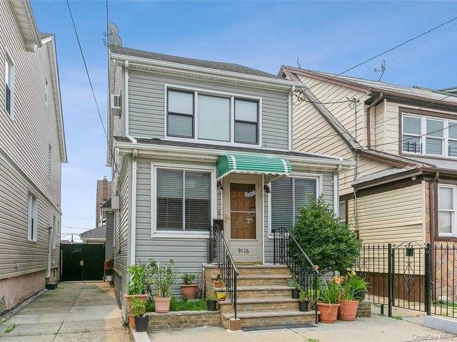 House for sale in Queens, Arverne