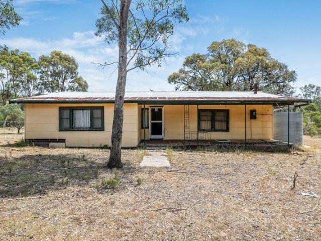 Cottage for sale in Heathcote, Victoria