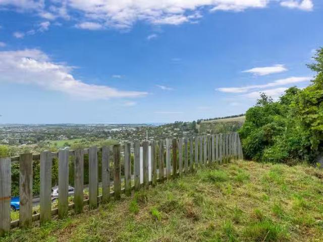 House for sale in Chaslands, Canterbury