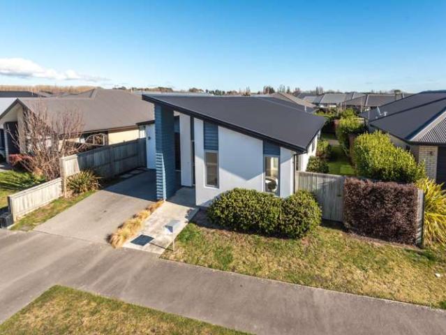 House for sale in Chaslands, Canterbury