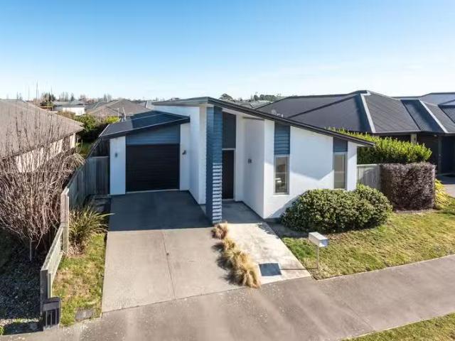 House for sale in Chaslands, Canterbury
