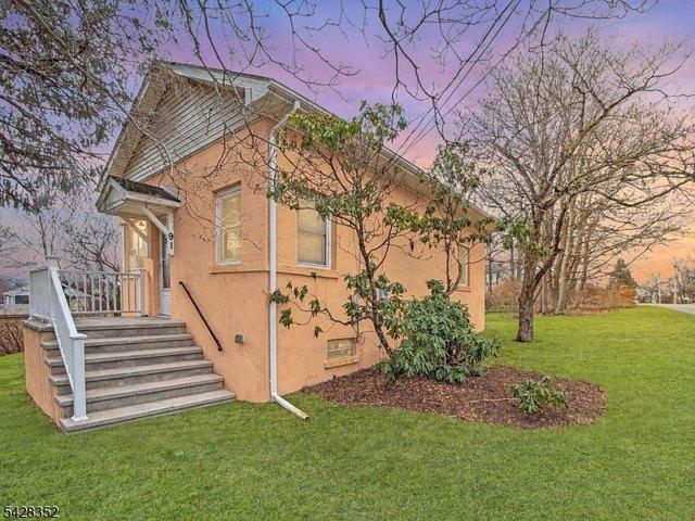 House for sale in Columbus, New Jersey