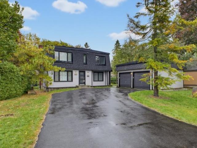 House for sale in Beaconsfield, Montréal (région administrative)