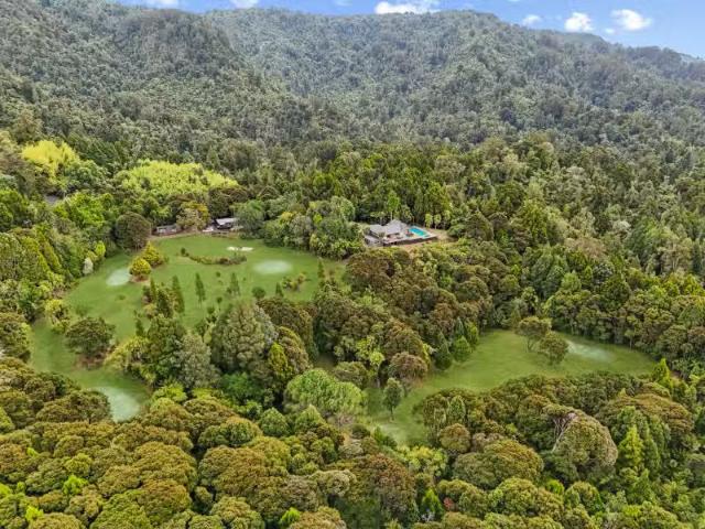 House for sale in Oratia