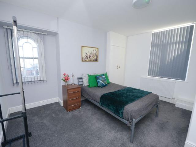 Room for rent in Loundsley Green, East Midlands