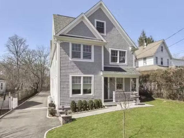 House for rent in Darien