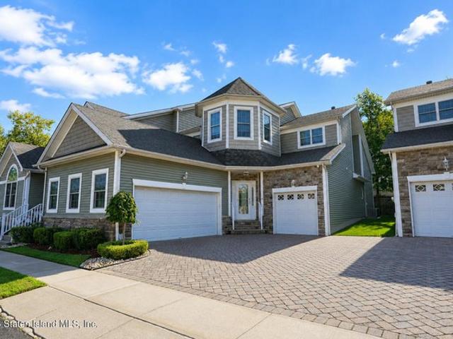 Townhouse for rent in Arverne, New York