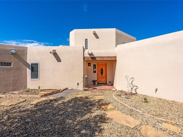 House for sale in Medanales, New Mexico