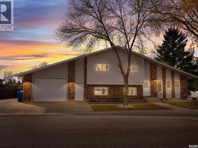 House for sale in Uplands, Regina