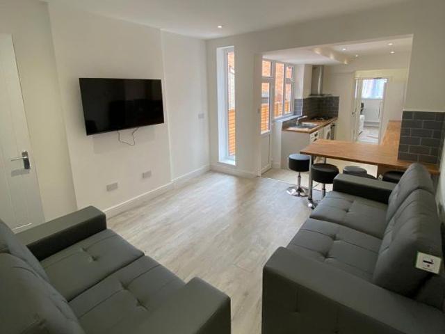 Room for rent in Elmfield, Leicestershire