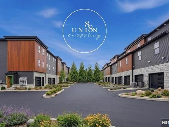 Townhouse for sale in Lodi, New Jersey