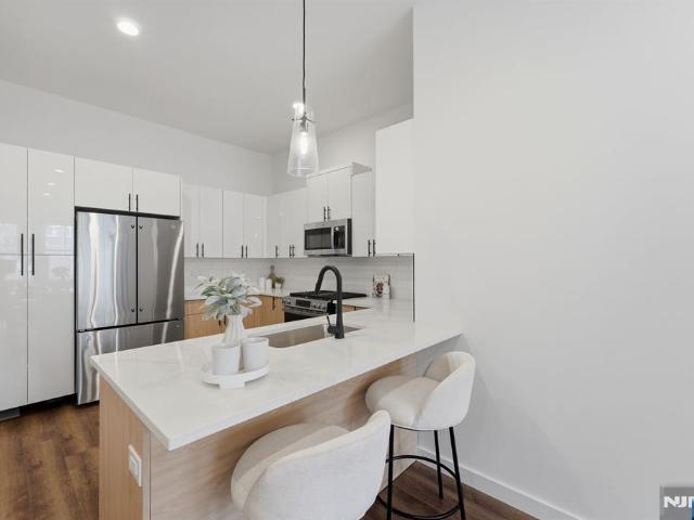 Townhouse for sale in Lodi, New Jersey