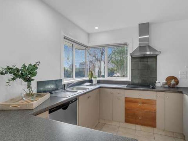 House for sale in Chaslands, Canterbury