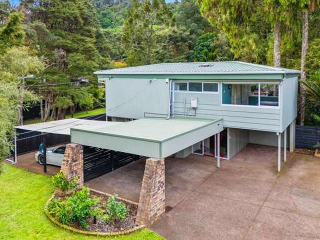House for sale in Oratia