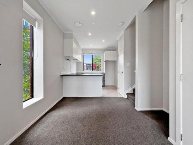 Townhouse for rent in Paremoremo
