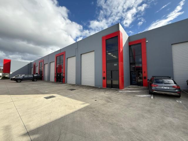 Warehouse for rent in Toombul, Queensland