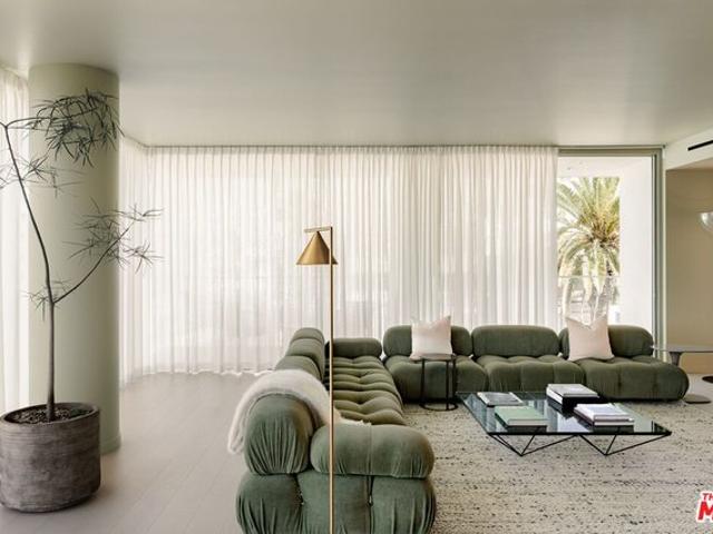 Condo for sale in Beverly Hills, Los Angeles County