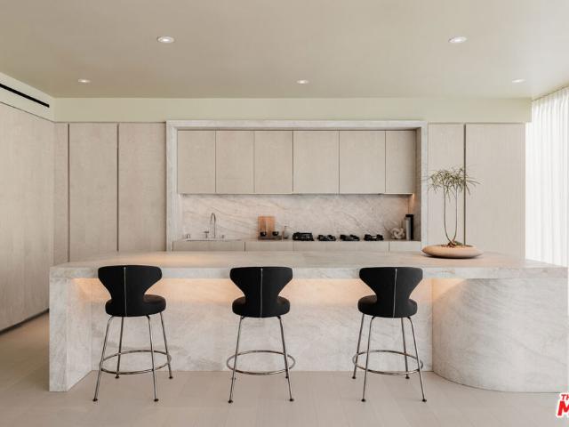 Condo for sale in Beverly Hills, Los Angeles County