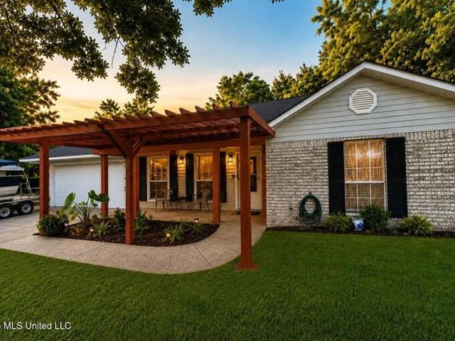 House for sale in Ocean Springs, Mississippi