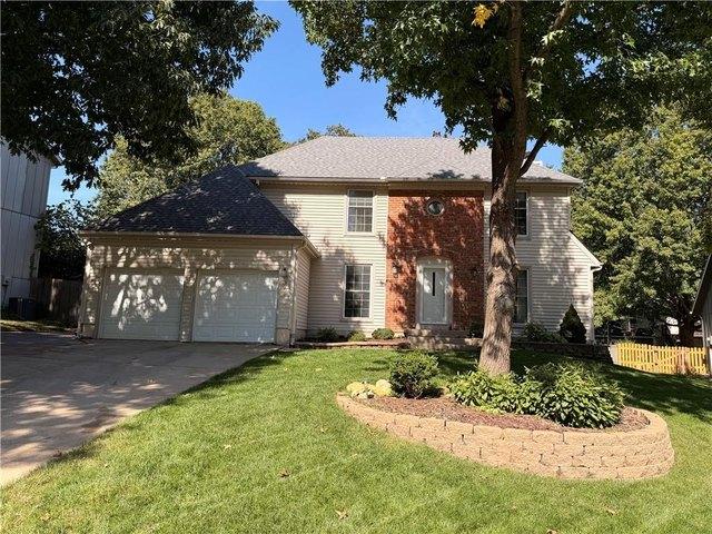 House for sale in Huntington Park, Lenexa