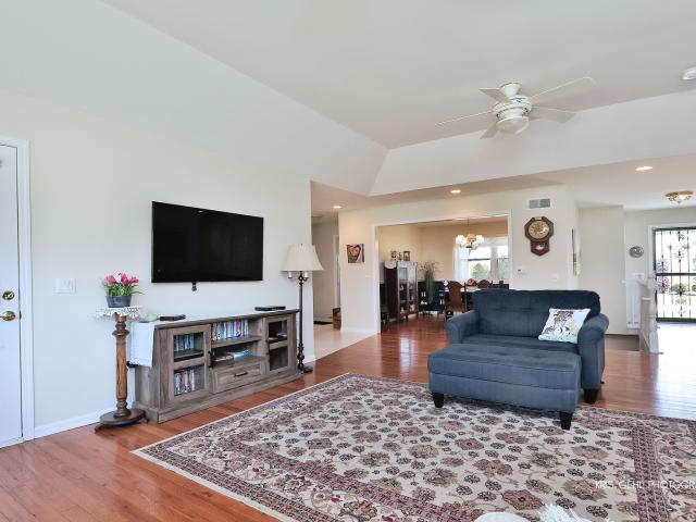 House for sale in Mchenry, Illinois