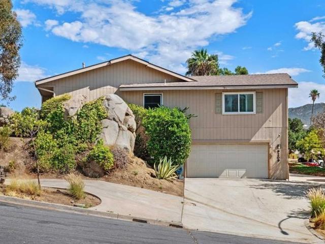House for sale in Lakeside, San Diego County