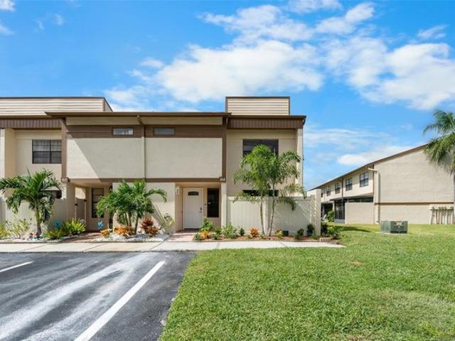 Condo for sale in Seminole, Florida
