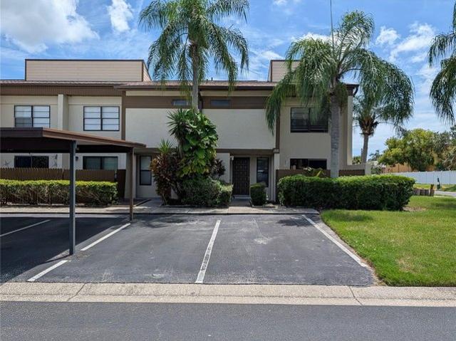Townhouse for sale in Seminole, Florida
