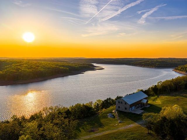 House for sale in Cedarcreek, Missouri