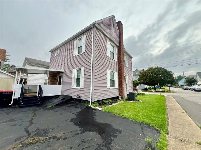 House for sale in New Castle, Pennsylvania
