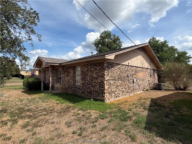 House for sale in Calvert, Robertson County