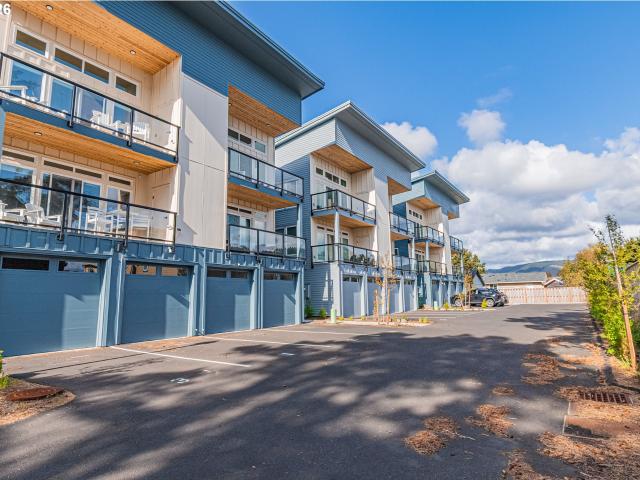 Condo for sale in Oregonia