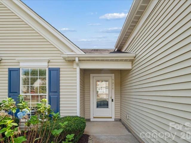 House for sale in Melbourne, Huntersville