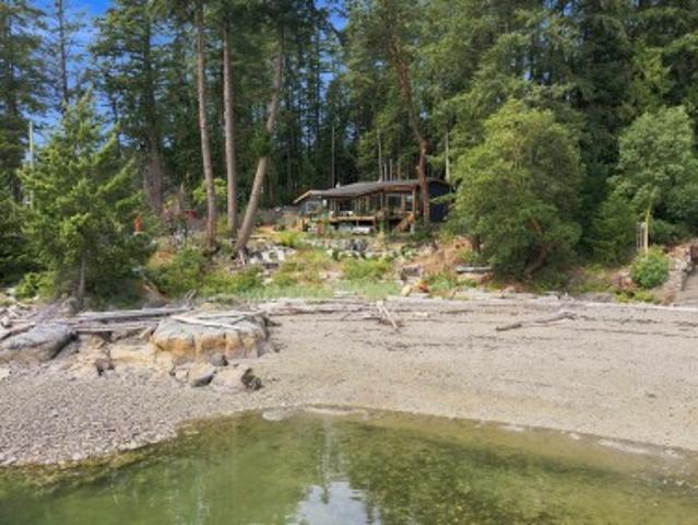 House for sale in Halfmoon Bay, British Columbia