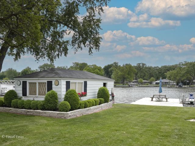 House for sale in Mchenry, Illinois