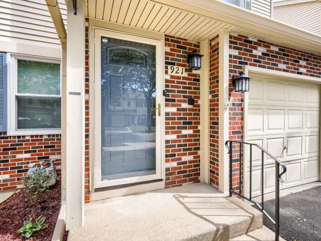 Townhouse for sale in Mchenry, Illinois