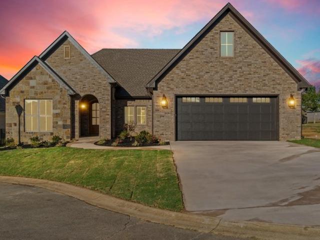 House for sale in The Dominion, Searcy