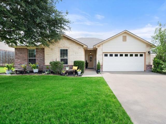 House for sale in Navarro, Texas