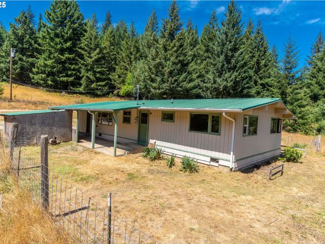 House for sale in Myrtle Point
