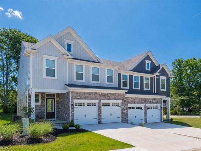 Townhouse for sale in Broadview Heights, Ohio