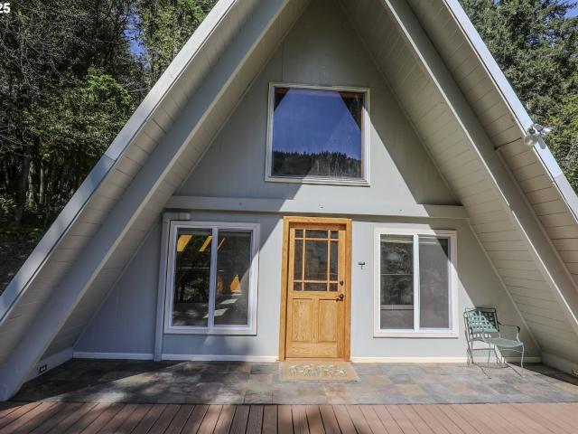 House for sale in Umpqua House for sale in Umpqua