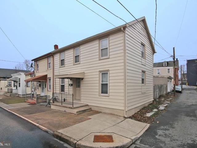 Townhouse for sale in Cornwall Junction, Lebanon